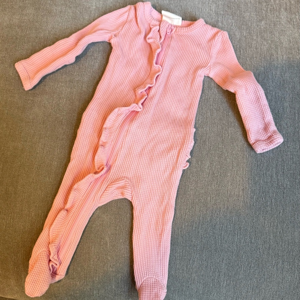 Spearmint Love Organic Waffle Ruffle Zip Footie (0-3M)
